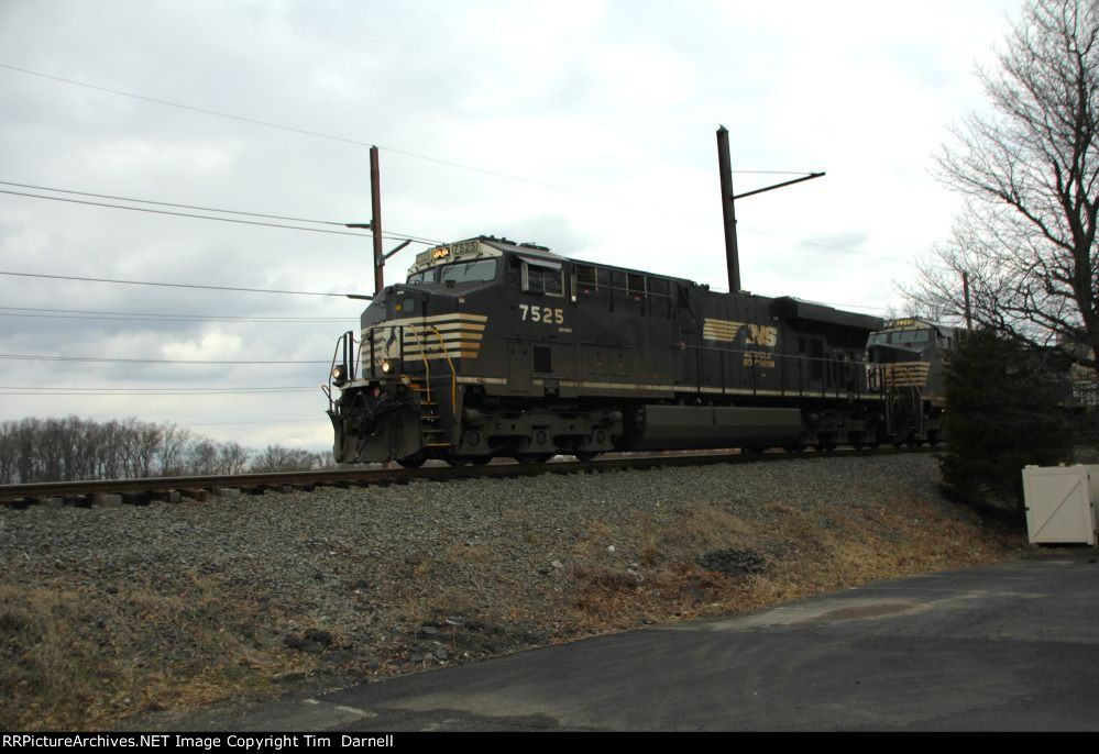 NS 7525 takes 27P west